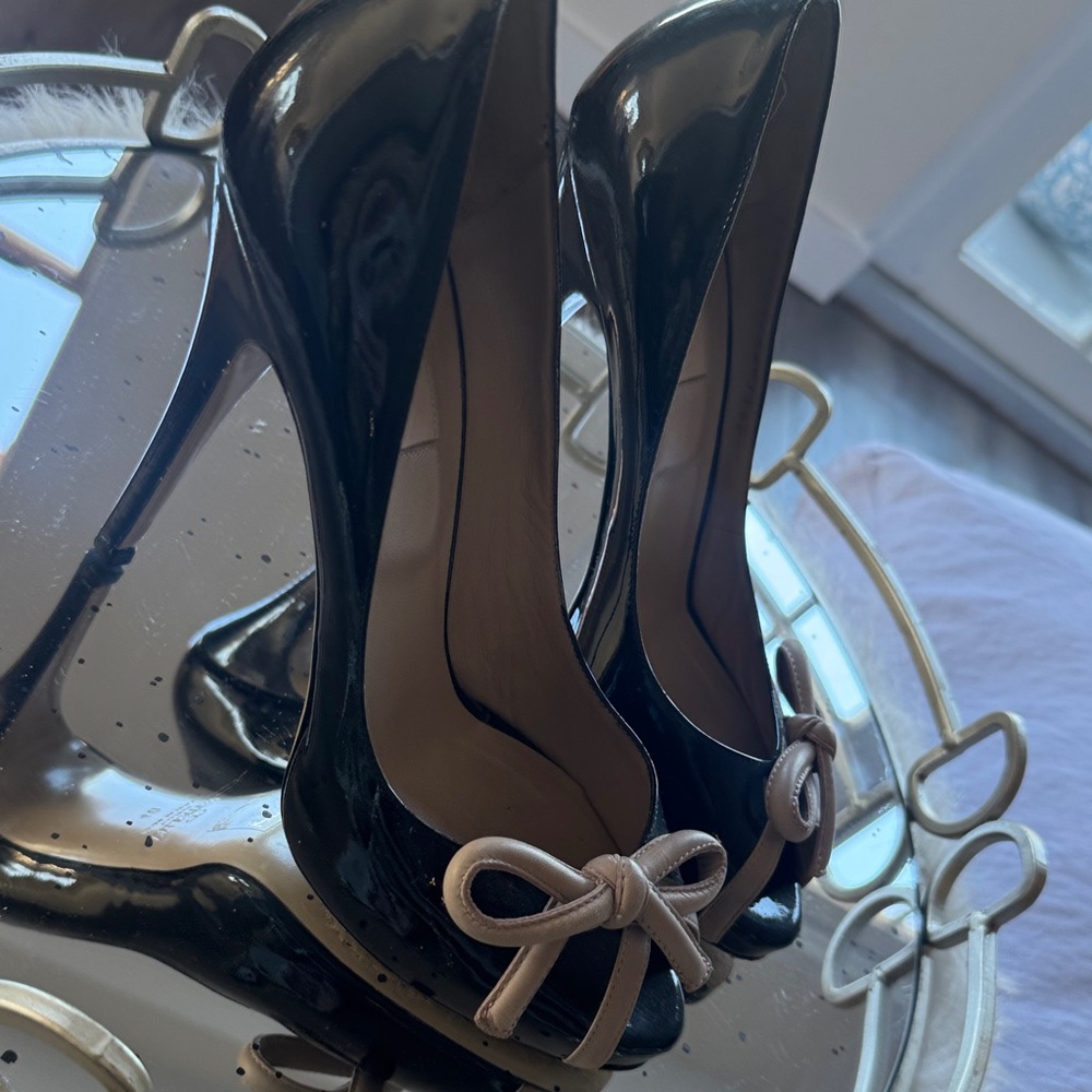Valentino Garavani Black Heels with Beige Bow